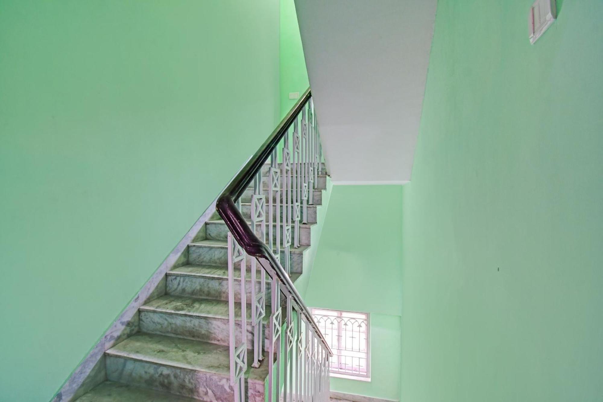 Hotel O R A Homestay Near Acropolis Mall كولكاتا المظهر الخارجي الصورة